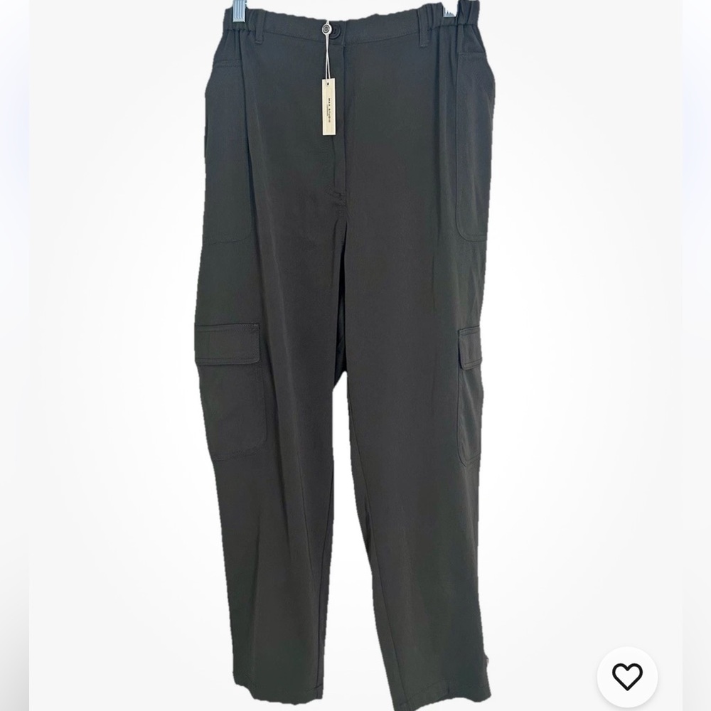 NWT Max Studio Cargo Pants Army Green Mid Rise Ankle Length 1X Casual Comfort